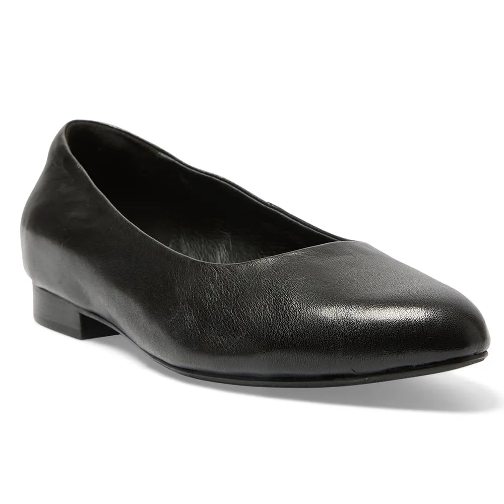 Dame Flat in Black Leather