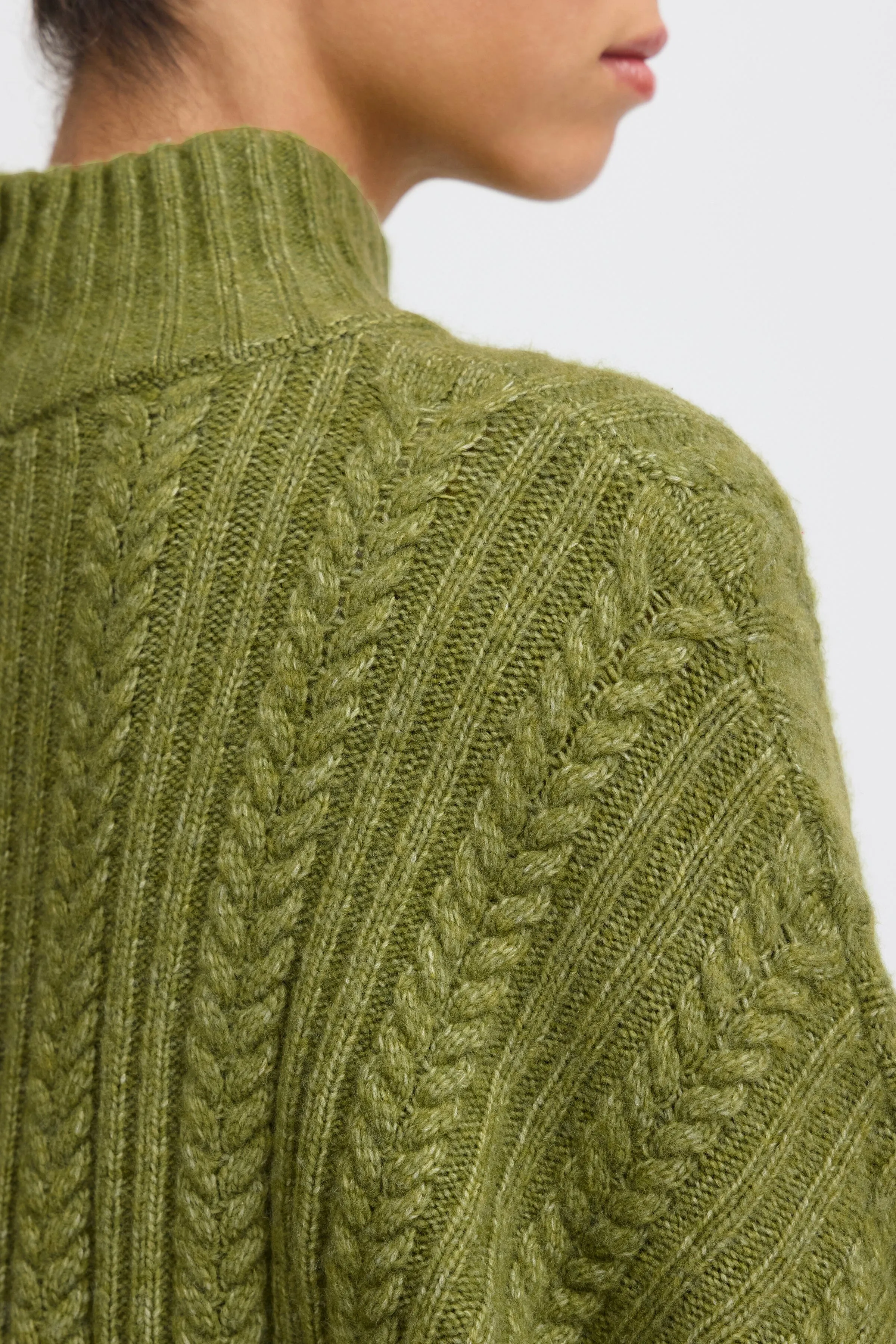 OLIVE CABLE KNIT TURTLENECK SWEATER