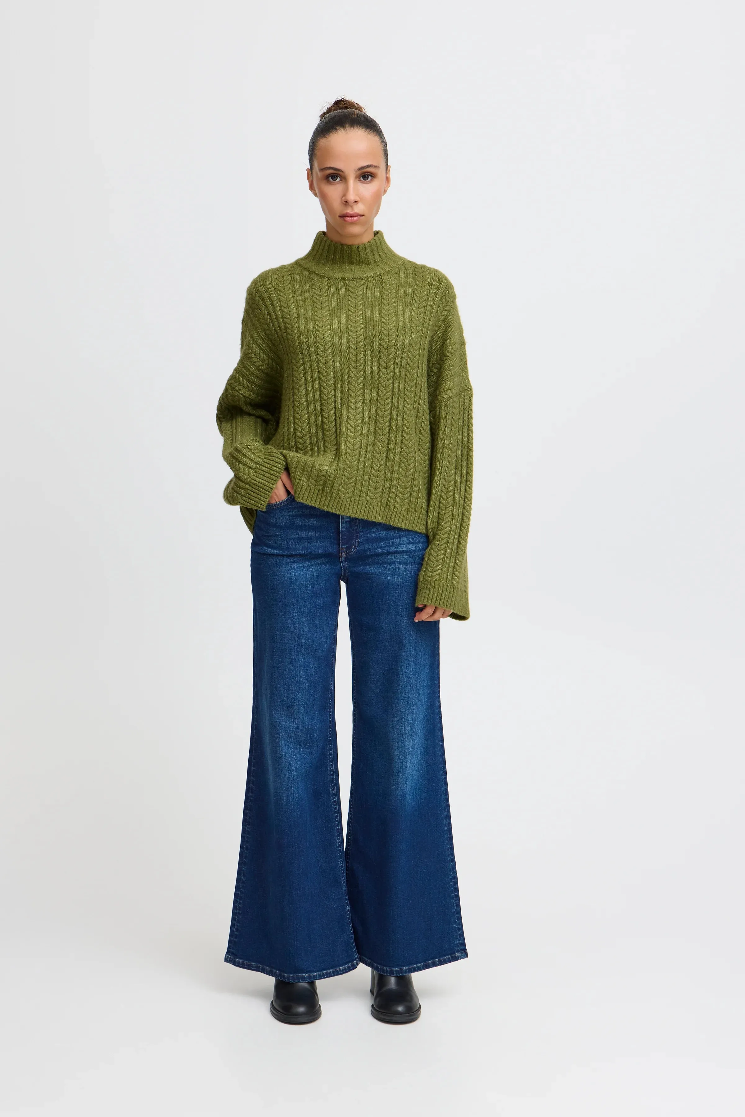 OLIVE CABLE KNIT TURTLENECK SWEATER