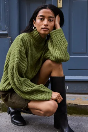 OLIVE CABLE KNIT TURTLENECK SWEATER