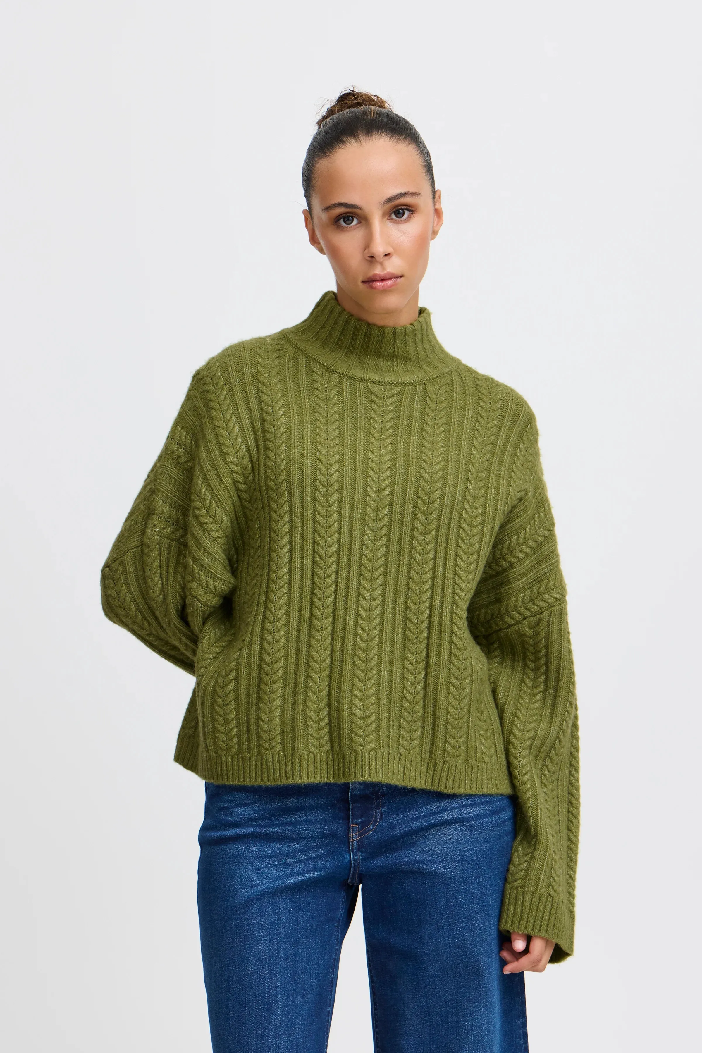 OLIVE CABLE KNIT TURTLENECK SWEATER